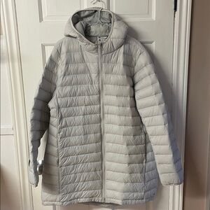 Wind River light grey winter hooded puffer jacket women’s size 2X (fits like XL)